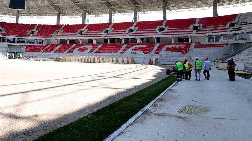 Eskişehir in yeni stadında çimler seriliyor!