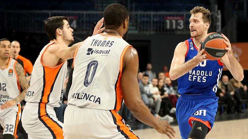 Anadolu Efes, Valencia yı farklı geçti