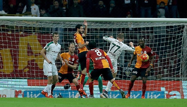 Cimbom, timsah avına çıktı!