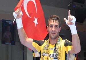 Milli boksörümüzden büyük başarı!