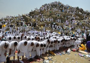 Hacı adayları Arafat’a çıktı!