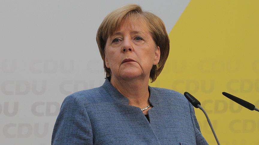 Merkel e istifa çağrısı