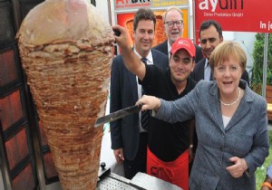 Merkel, döner standını ziyaret etti!