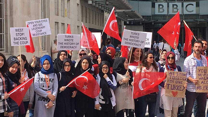 Türk Öğrenci Birliği BBC yi protesto etti
