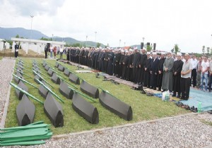 27 savaş kurbanı toprağa verildi!
