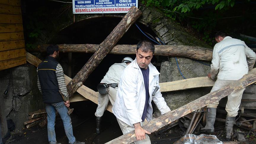 Maden işçileri maaş eylemine son verdi!