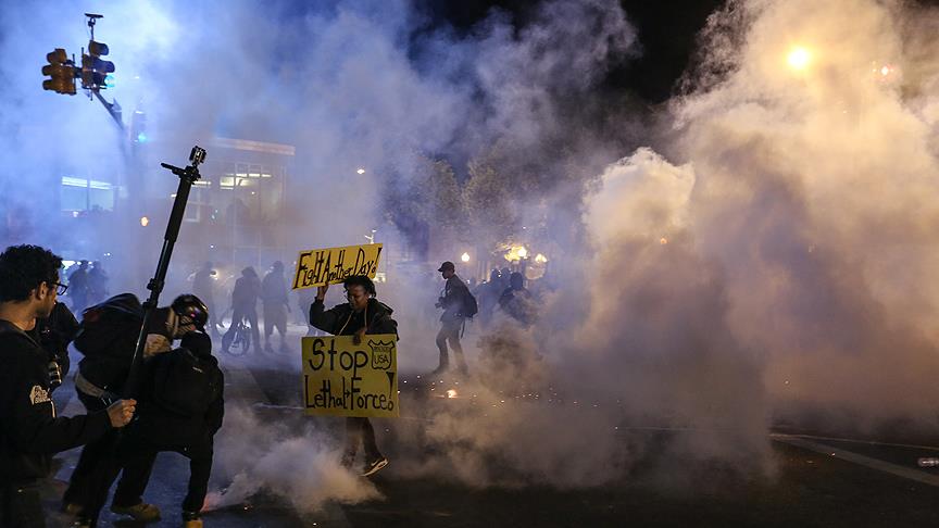 ABD polisinden biber gazı müdahale!