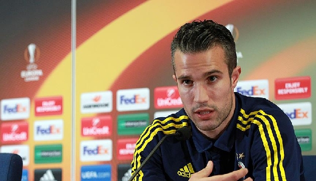 Van Persie den  kupa  vurgusu!