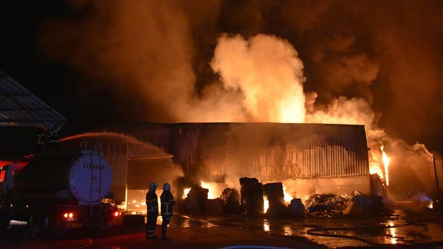 Adana da geri dönüşüm fabrikasında yangın çıktı