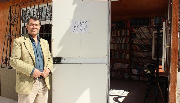 Adana da sokak kütüphanesi