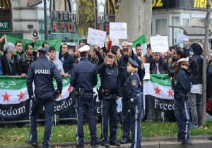 Viyana da  Esed  karşıtı protesto!
