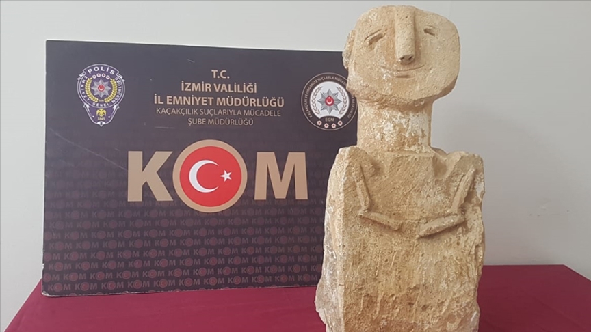 İzmir de 11 bin 500 yıllık insan tasvirli heykel ele geçirildi