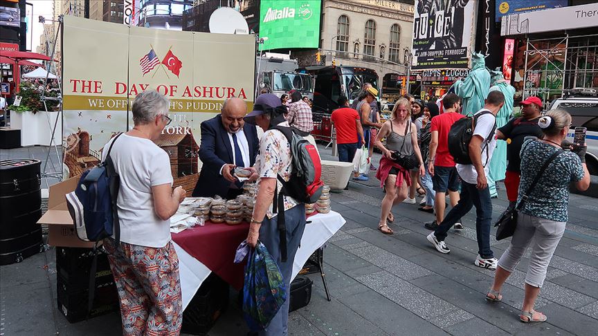 Times Meydanı nda aşure ikramı