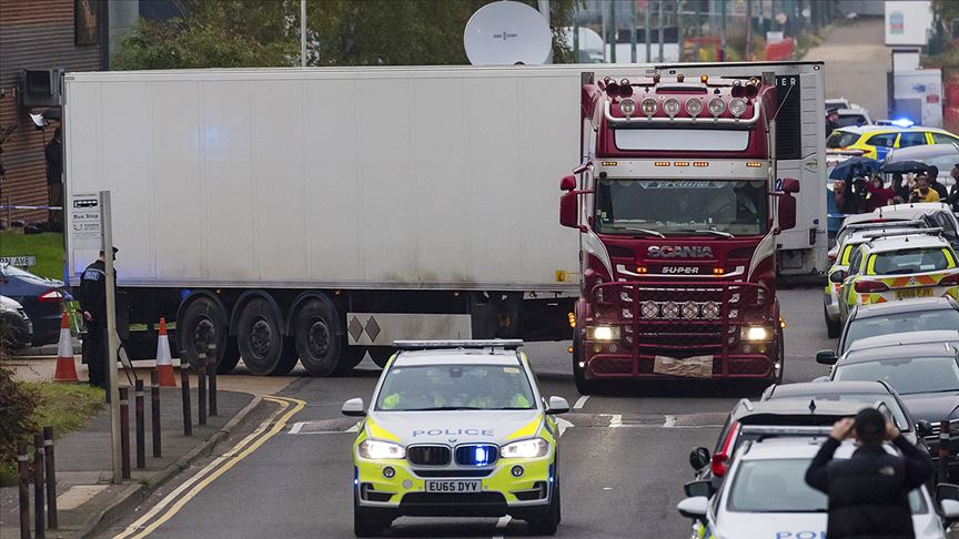 İngiltere de içinde 39 ceset bulunan tırın sürücüsü tutuklandı