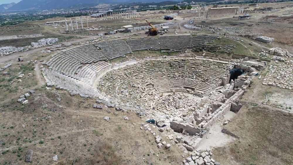 2200 yıllık tiyatro perdelerini yeniden açıyor