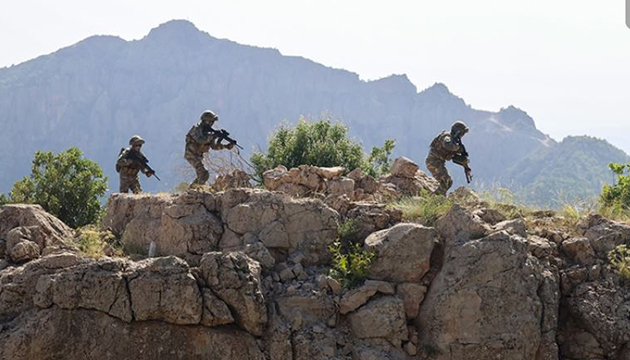 2 PKK lı terörist teslim oldu