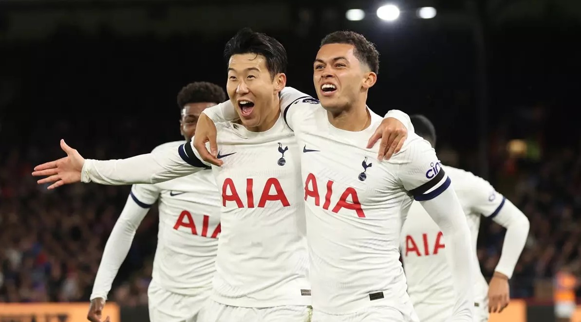 Lider Tottenham, Crystal Palace engelini de geçti