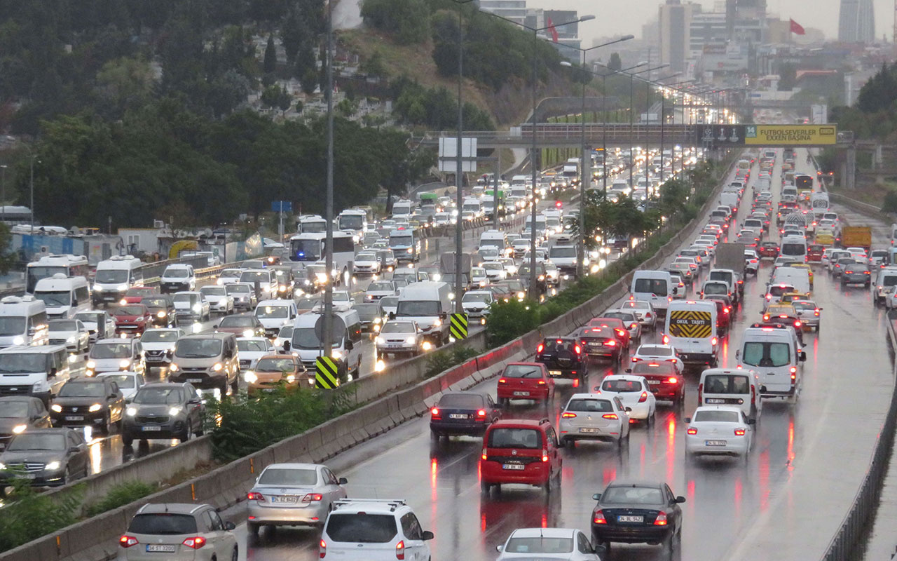 İstanbul trafiği felç oldu! İşte nedeni