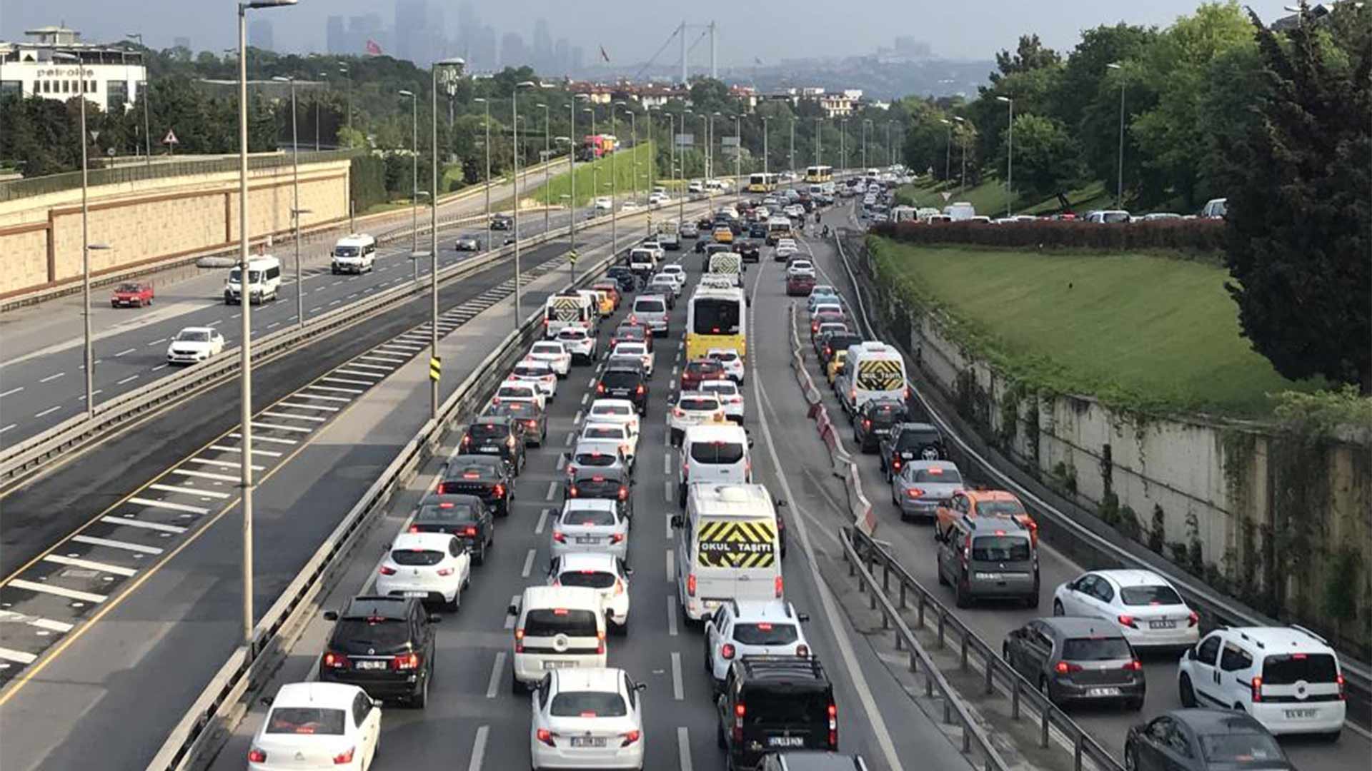 İstanbul da trafik durma noktasına geldi