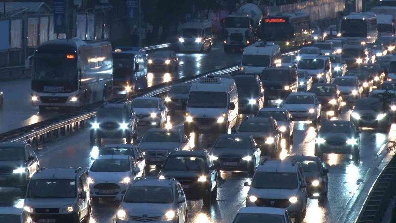 İstanbul trafiği felç oldu! İşte nedeni