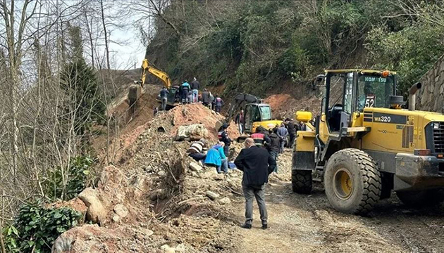 Göçük altında kalan işçilerden acı haber