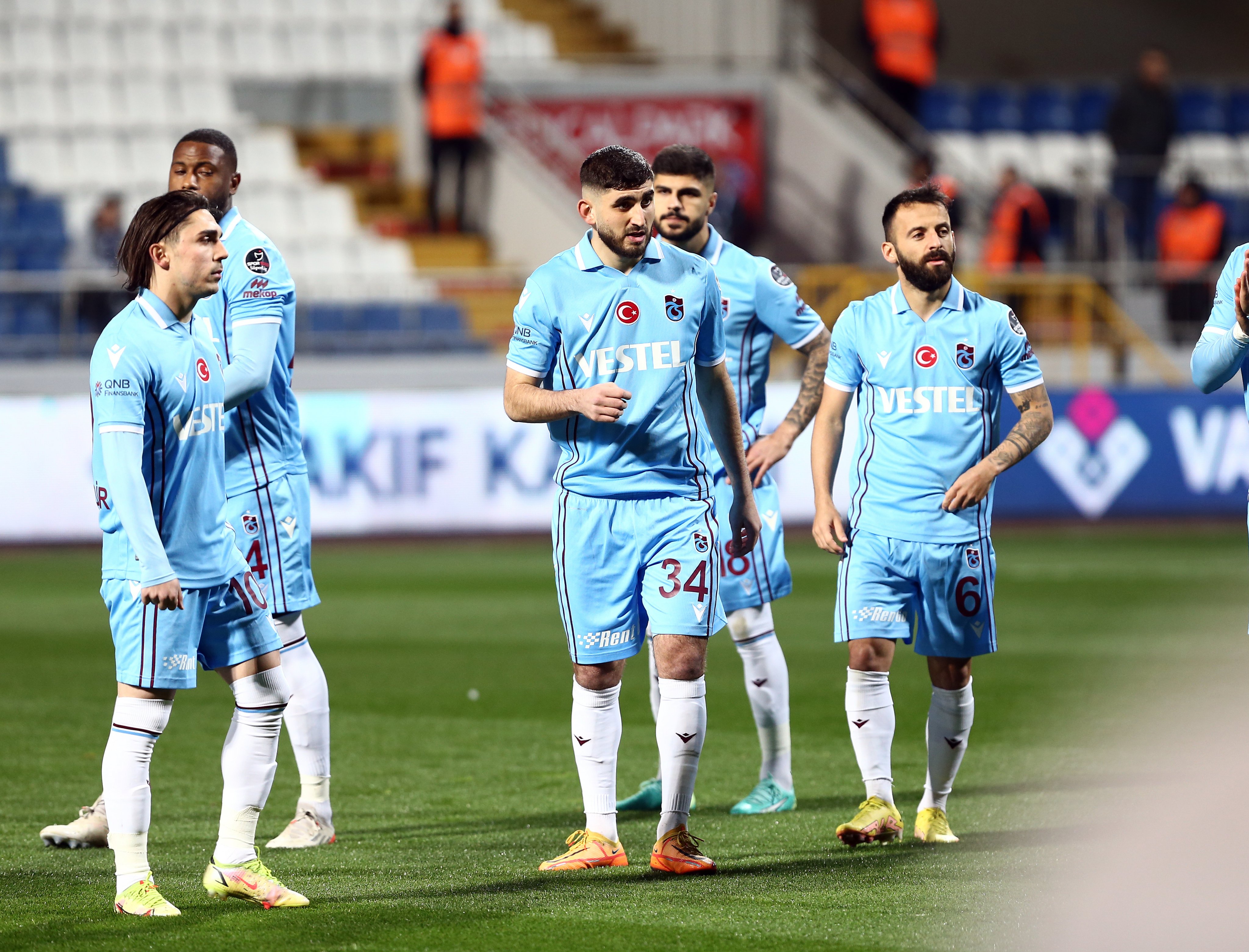 Trabzonspor un durdurulamayan düşüşü... Şampiyonluk şarkılarından istifa seslerine