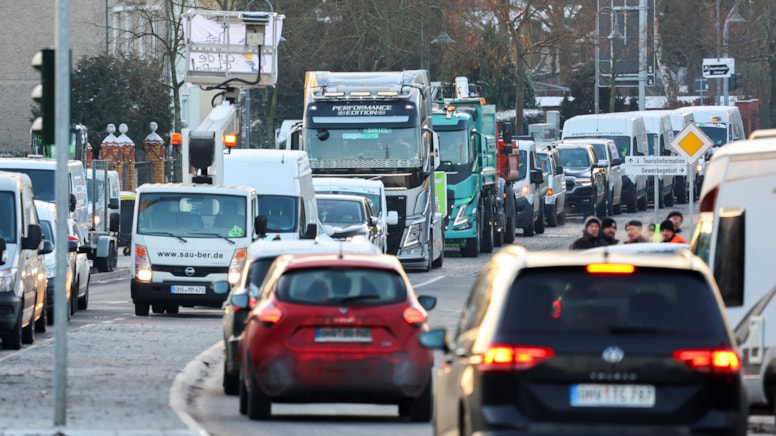 İstanbul da 23 Nisan kutlamaları nedeniyle bazı yollar kapalı olacak