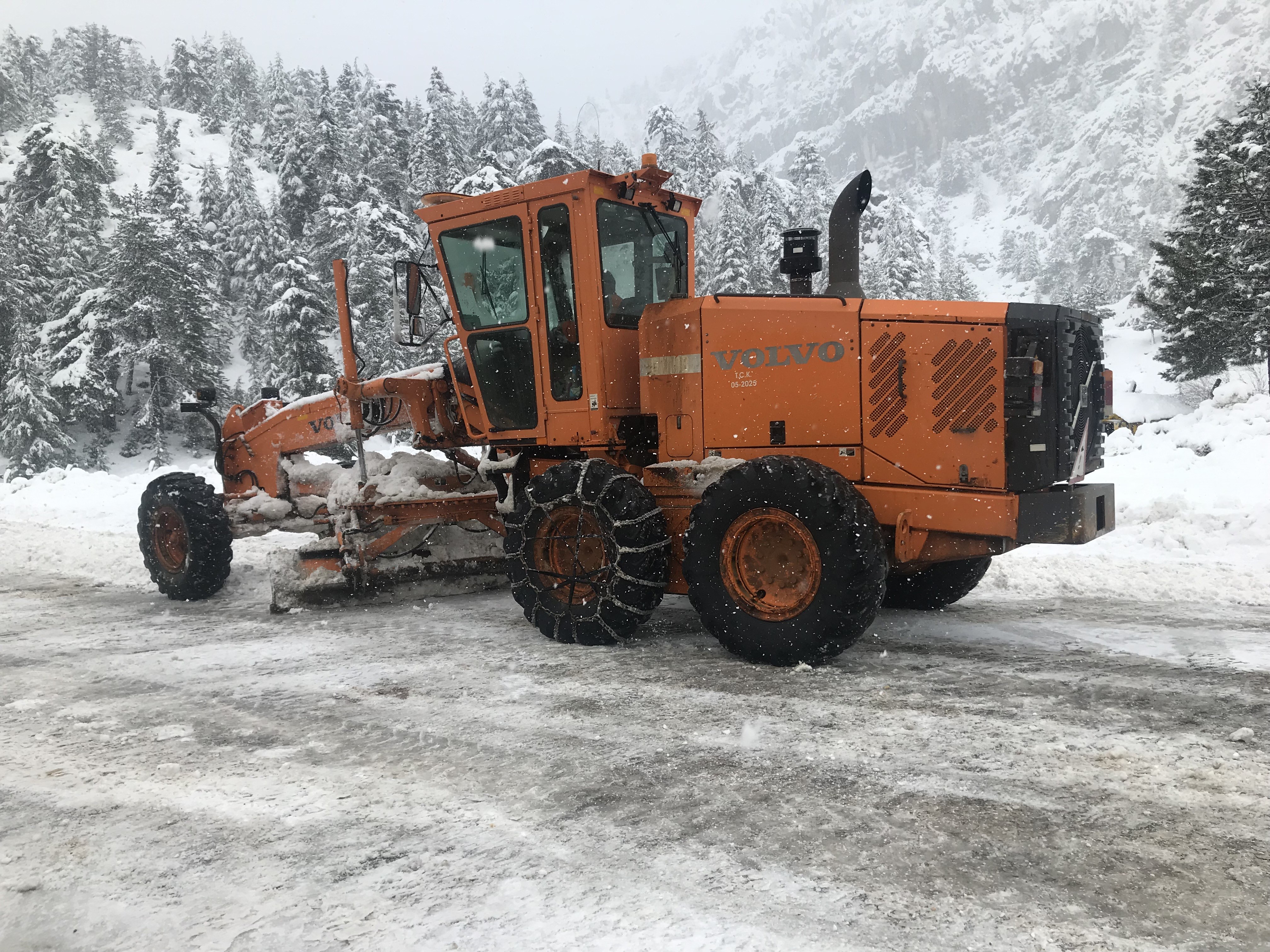 Antalya-Konya karayolunda kar kalınlığı 30 santime ulaştı