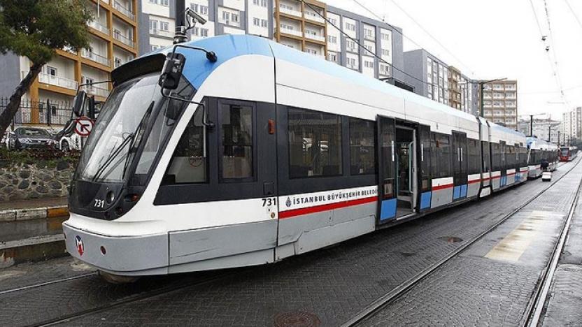 İstanbul da tramvayda falçatalı saldırı