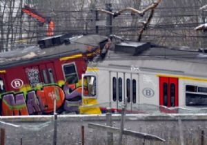 İki Tren Çarpıştı: 10 Ölü