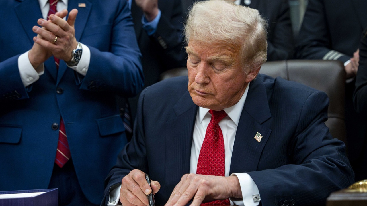 Trump yapay zeka kararnamesini imzaladı