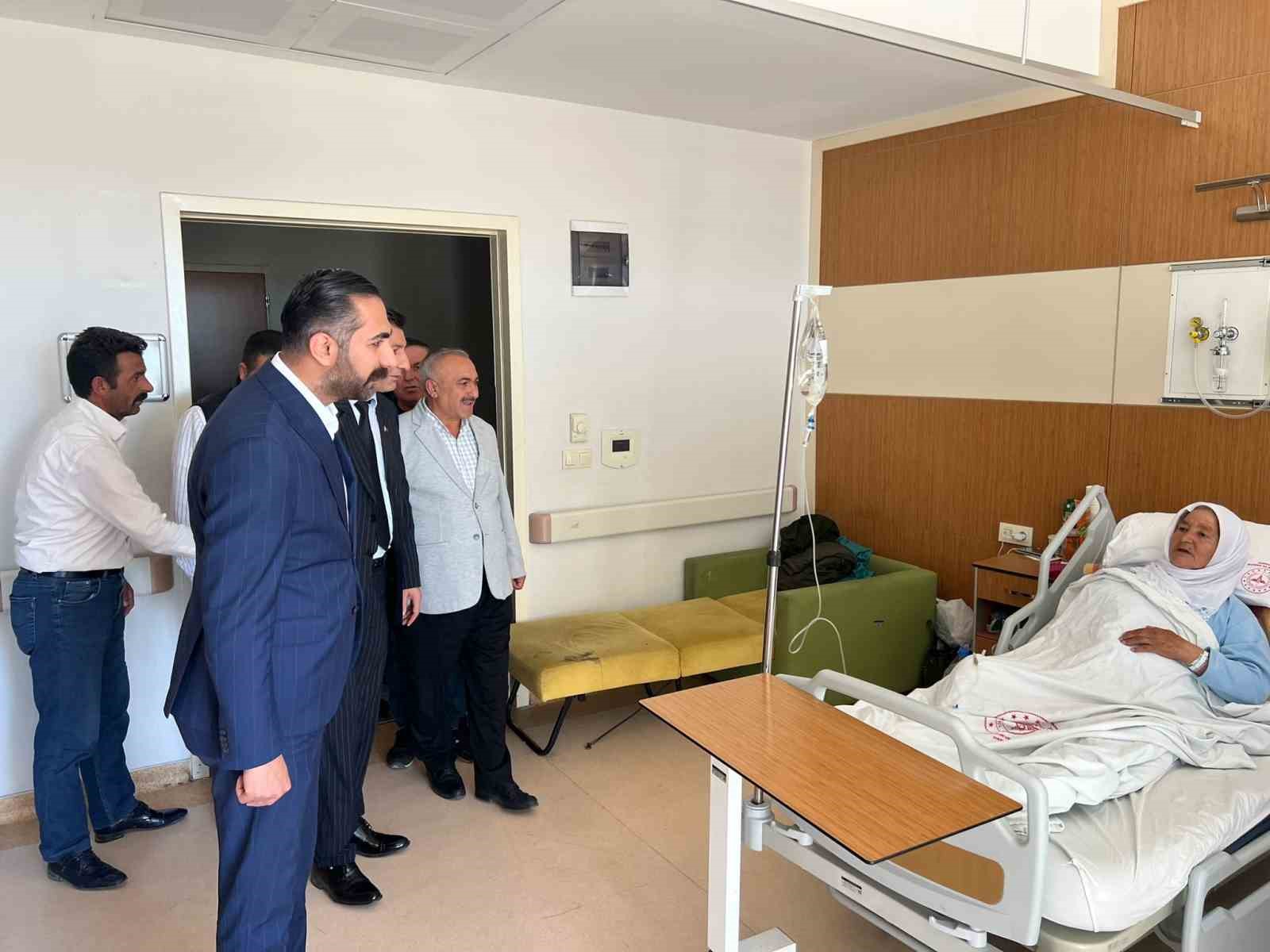 AK Parti Ağrı İlçe Başkanı Ömer Tahtalı hastaları ziyaret etti