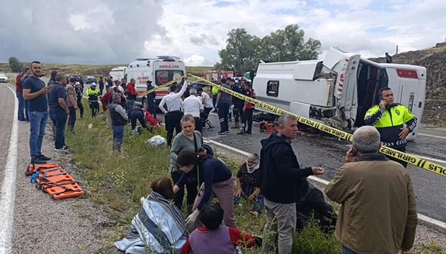 Yozgat ta feci kaza: Ölü ve yaralılar var