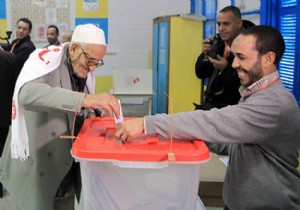 AA Tunus taki seçimi kalabalık bir ekiple izliyor!