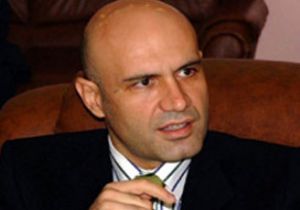 Çömez in Başını Yakan Fotoğraf 