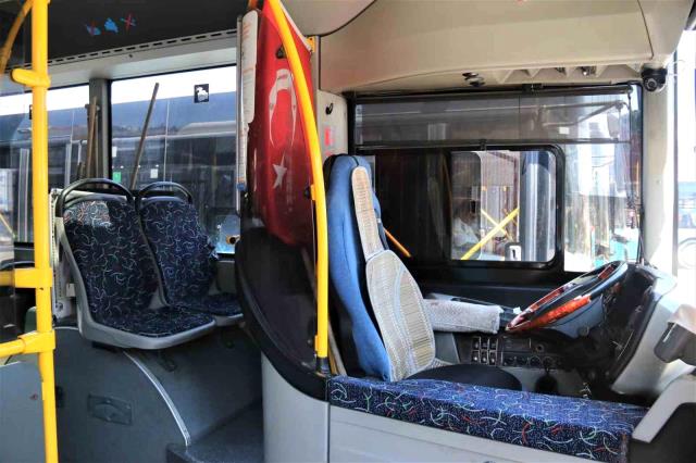 Turizm sezonunu açan Antalya da, 17 bin TL maaşla otobüs şoförü bulunamıyor