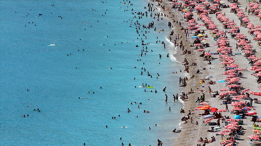 Antalya tarihinde ilk kez 15 milyon turisti gördü