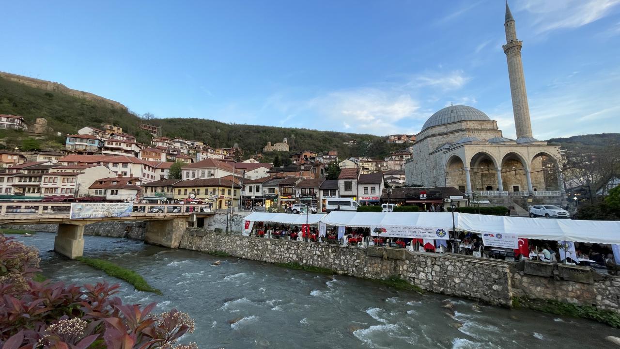 Türk askeri Kosova da iftar verdi
