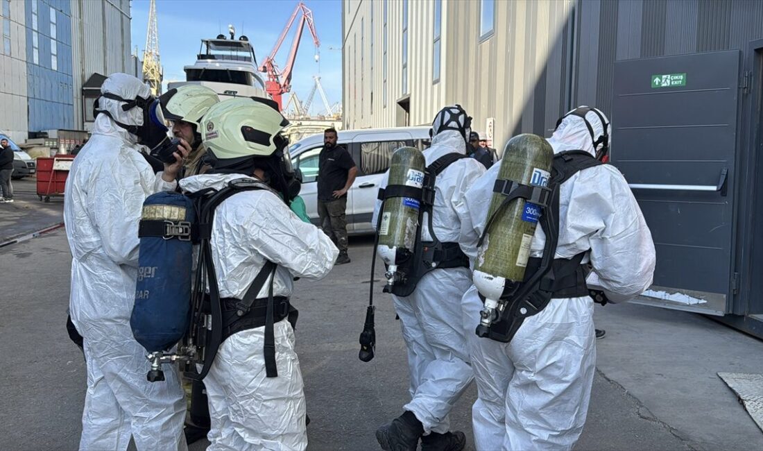 Tuzla da tersanedeki yatta yangın