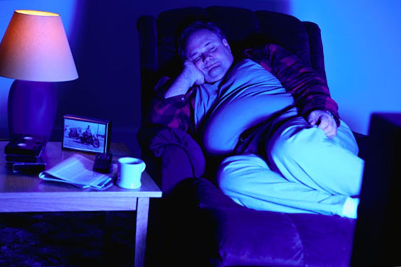 Televizyon karşısında uyuma obezite riskini artırıyor