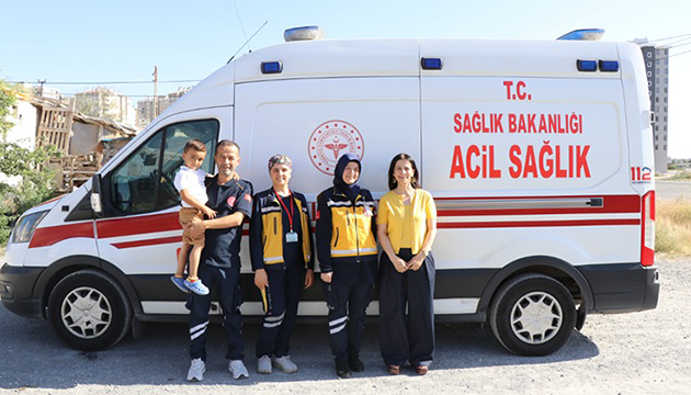 Acil sağlık ekibinden Ubeyde ye sürpriz