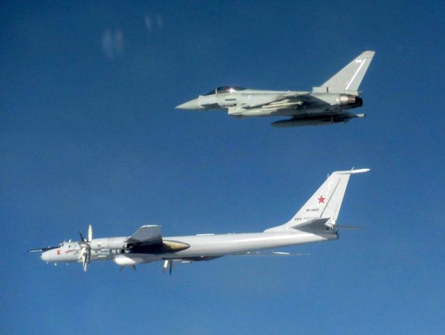 İngiliz uçaklarından Rus uçaklarına taciz