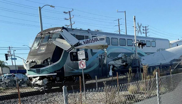 GTA değil gerçek: Trene uçak çarptı!