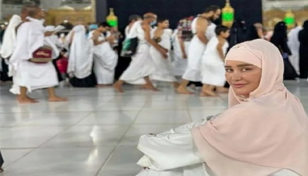 Umre'de krem reklamına sosyal medyada tepki yağdı