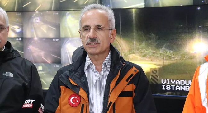 Bolu Dağı Tüneli nde heyelan! Bölgeye intikal eden Bakan Uraloğlu açıklama yaptı