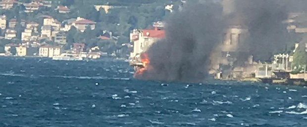 Üsküdar da tekne yangını