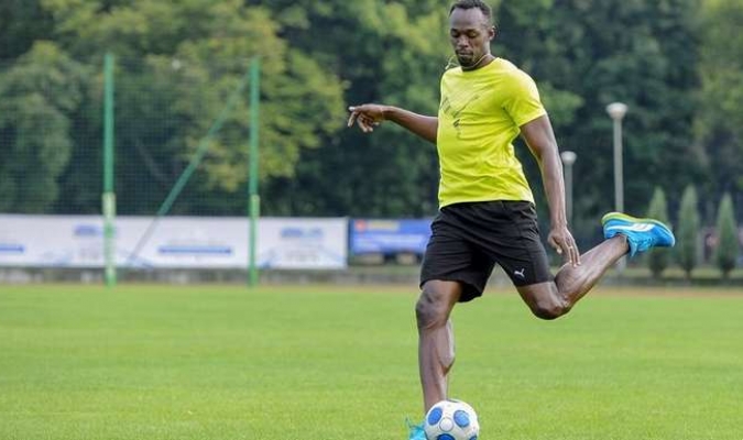 Bolt resmen futbolcu