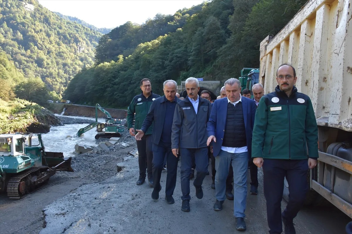 Bakanlar yol çalışması için sahada