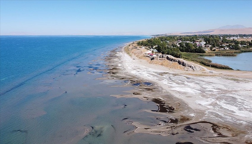 Van Gölü'nde kuraklık alarmı sürüyor