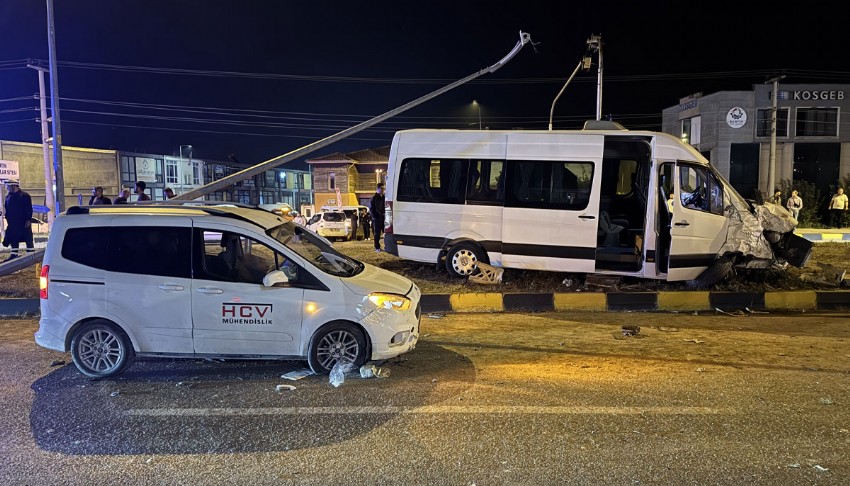 Düğün dönüşü feci kaza